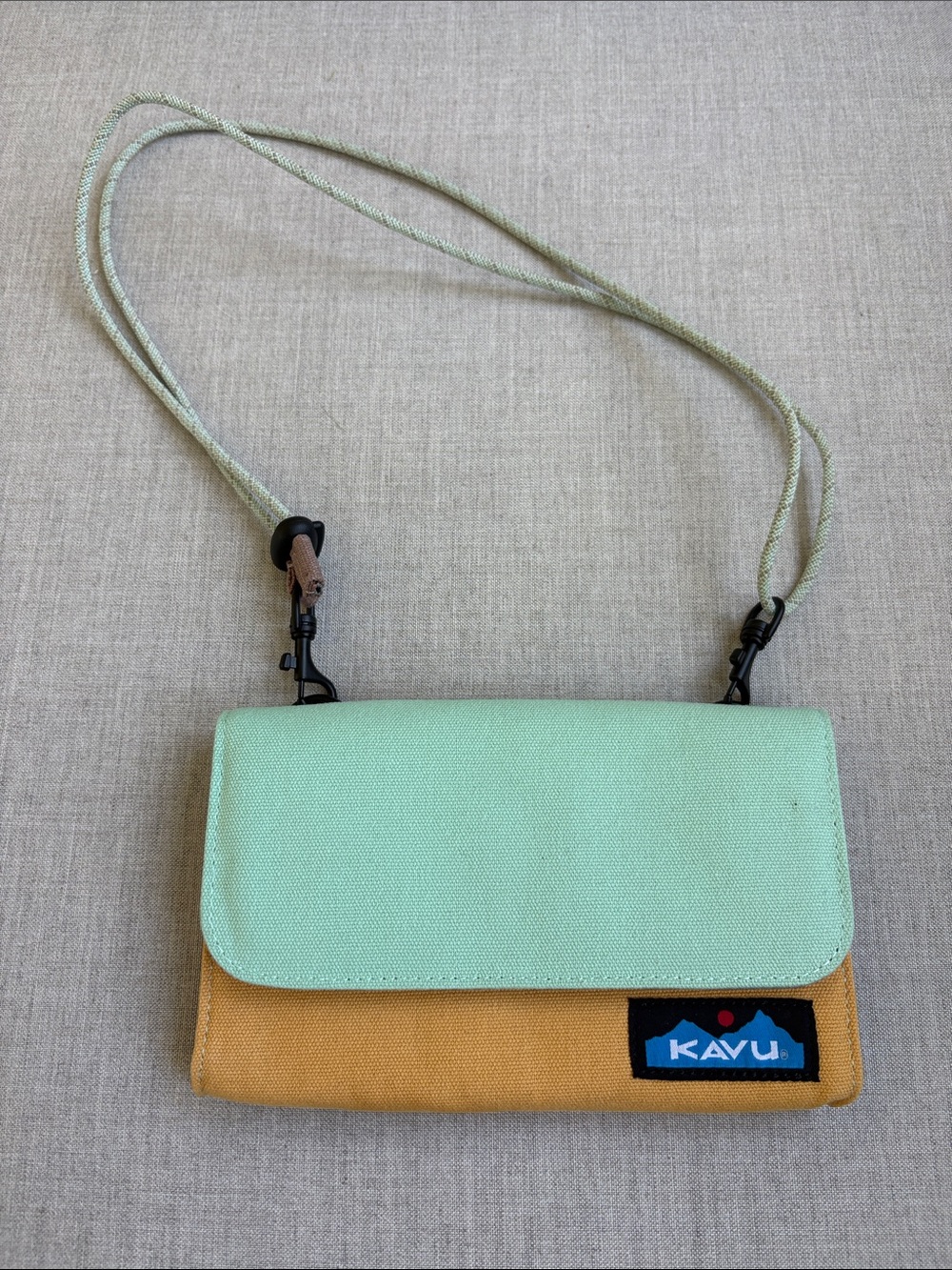 Kavu Islamorada Mint and Tan Crossbody Wallet Pouch
